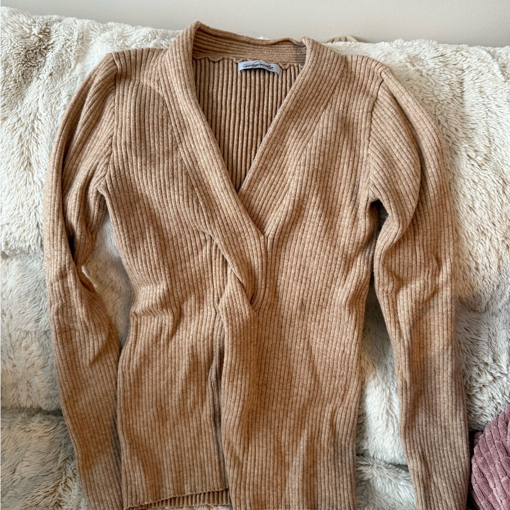 Magnolia V-Neck Ribbed Sweater in Camel